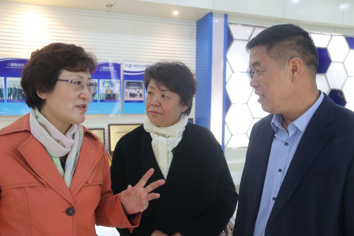 青島市人大常委會(huì)副主任吳淑玲一行到集團(tuán)調(diào)研