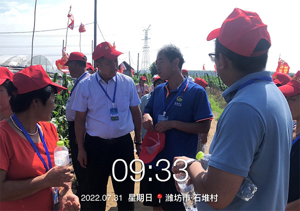 董事長走向田間地頭,，助力奧迪斯阿爾達(dá)大姜套餐現(xiàn)場觀摩會及訂貨會圓滿成功